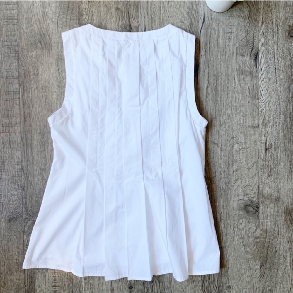 NWT Vineyard Vines white sleeveless blouse